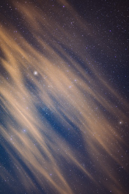 Des conditions pas évidentes hier soir lors du Workshop Astrophoto organisé sur le Pilat ! 

Des nuages capricieux et du vent pendant la soirée un peu fraiche, des photos qui sont dures à traiter mais c'est la dure loi de l'astrophoto ! Comme en témoignent ces quelques clichés.

Le principal étant que chacun dispose à présent du bagage nécessaire pour mieux comprendre le ciel, les conditions, les réglages, ainsi que la mise en station ! 

Merci à tous les participants, en espérant que la soirée vous à plu :)