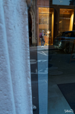 Merci pour cette initiation à la manière de Saul Leiter . C’était très intéressant, je n’ai pas trop réussi l’aspect trichromie ! Merci pour la bonne humeur des participants, coopération et tentatives farfelues