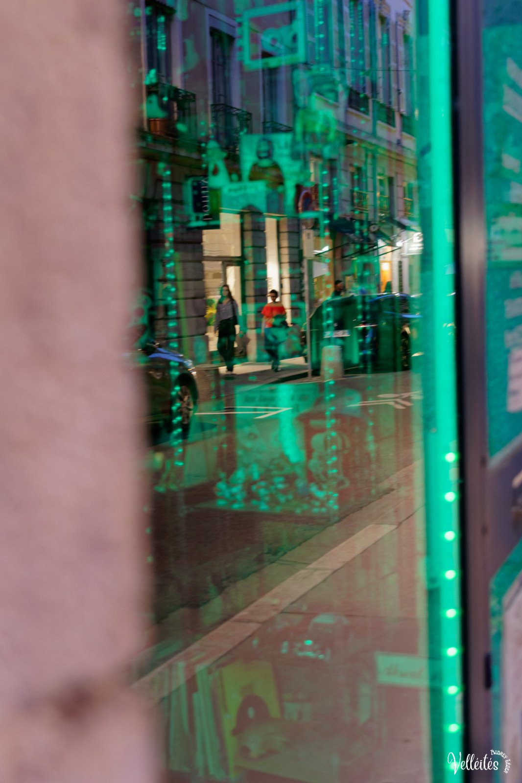 Merci pour cette initiation à la manière de Saul Leiter . C’était très intéressant, je n’ai pas trop réussi l’aspect trichromie ! Merci pour la bonne humeur des participants, coopération et tentatives farfelues