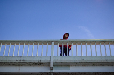 Entre le rouge et le bleu, certains courent, d'autres regardent...
