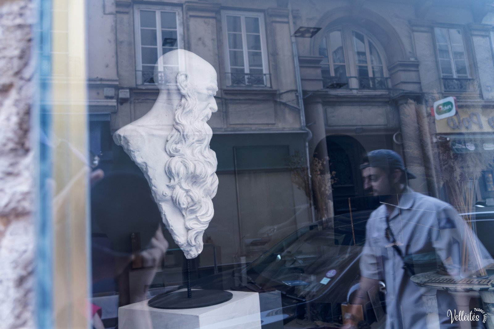 Merci pour cette initiation à la manière de Saul Leiter . C’était très intéressant, je n’ai pas trop réussi l’aspect trichromie ! Merci pour la bonne humeur des participants, coopération et tentatives farfelues