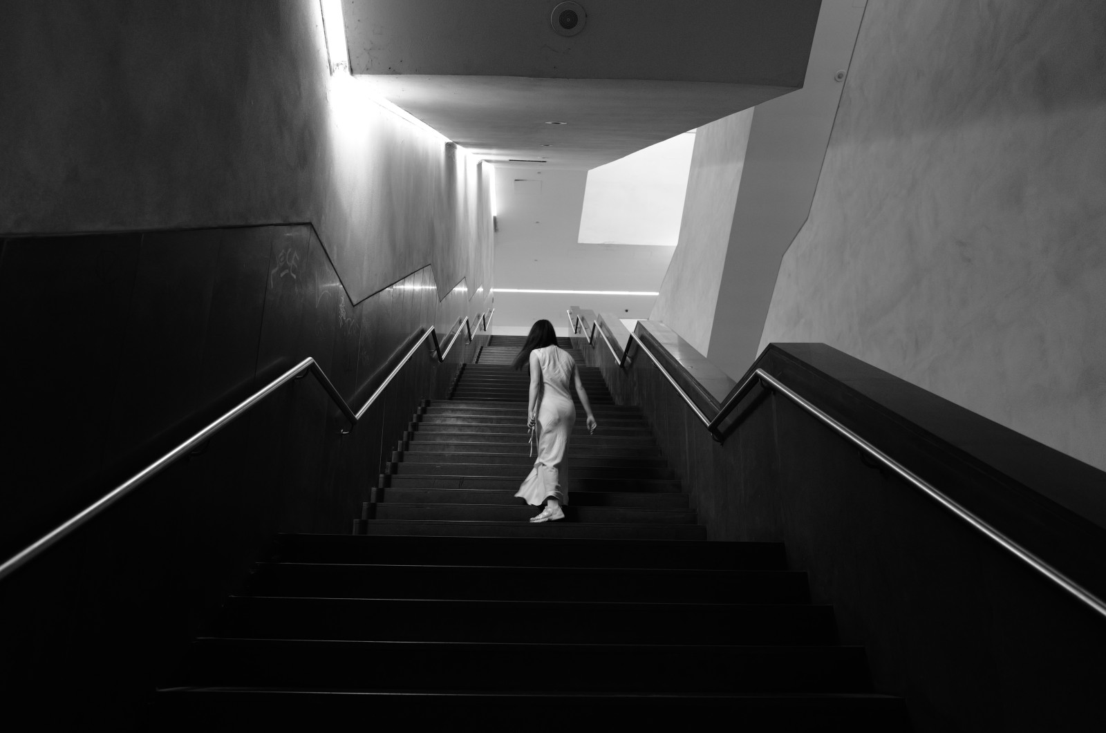 Après 15 bonne minutes sans que personne ne prenne cet escalier. Le miracle
