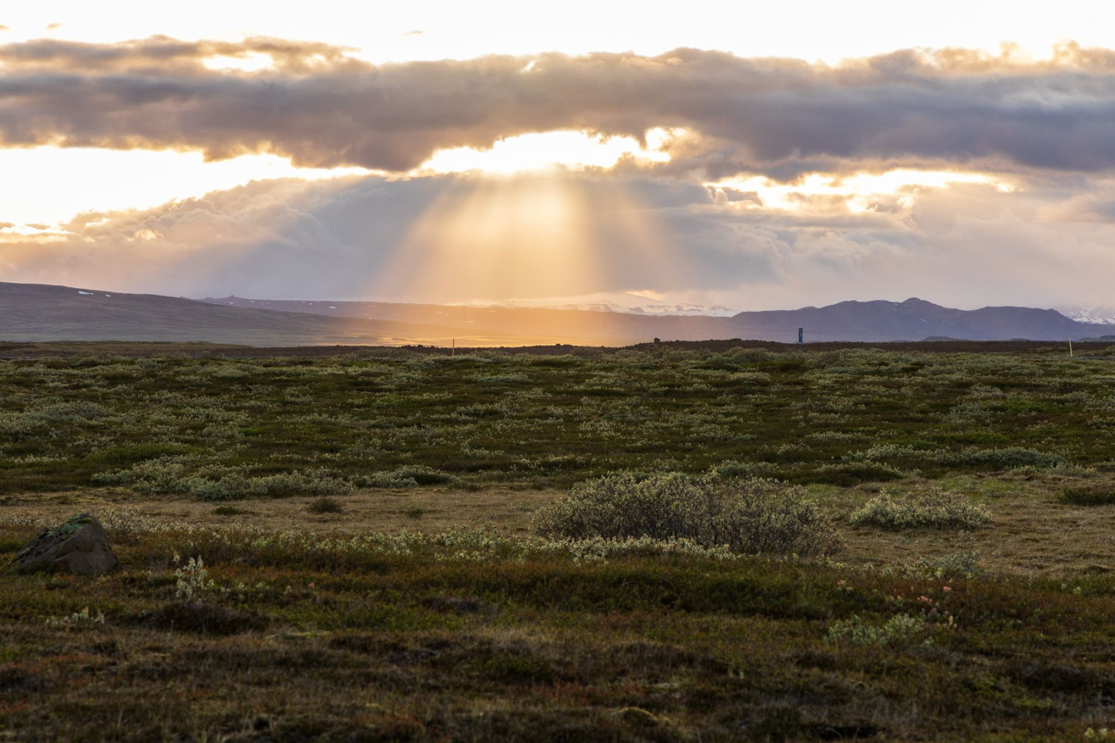 La lumière divine perce les nuages au-dessus de Gullfoss.